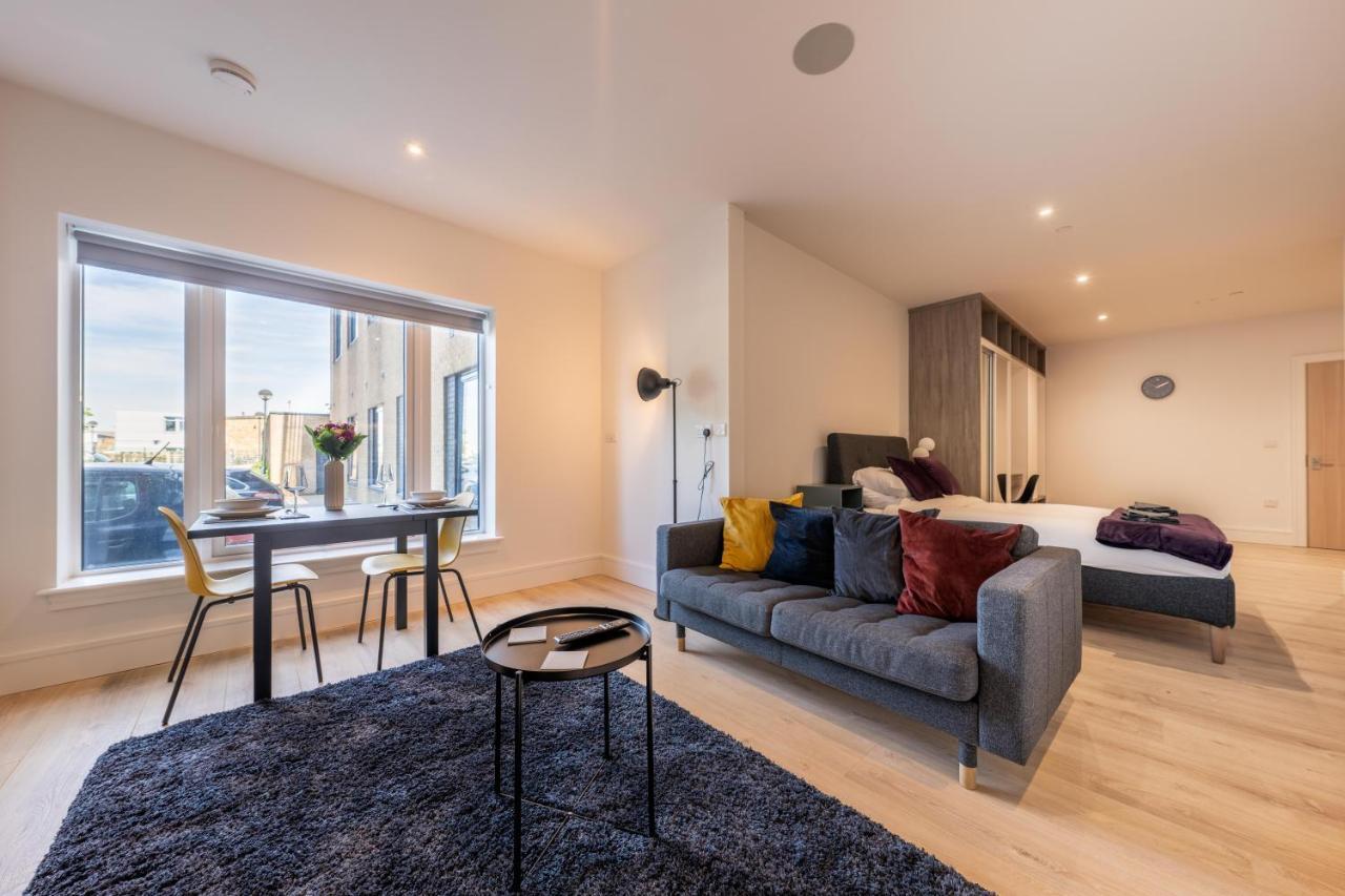 Cozy Apartments - Free Wifi And Parking Onsite Feltham Exterior photo