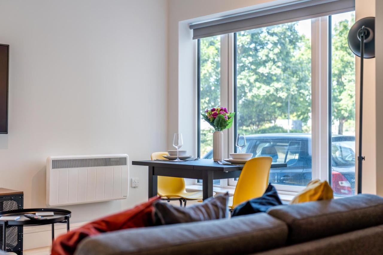 Cozy Apartments - Free Wifi And Parking Onsite Feltham Exterior photo