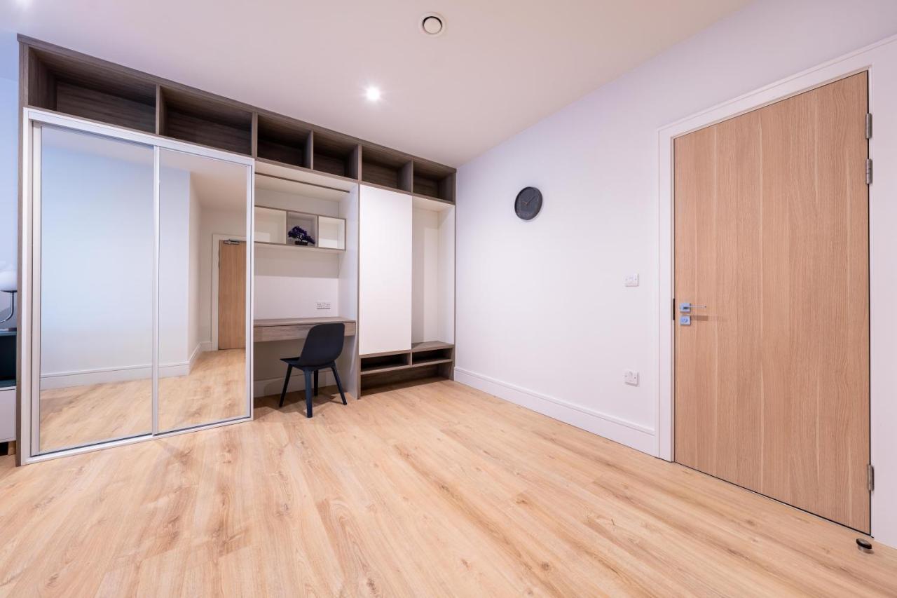 Cozy Apartments - Free Wifi And Parking Onsite Feltham Exterior photo