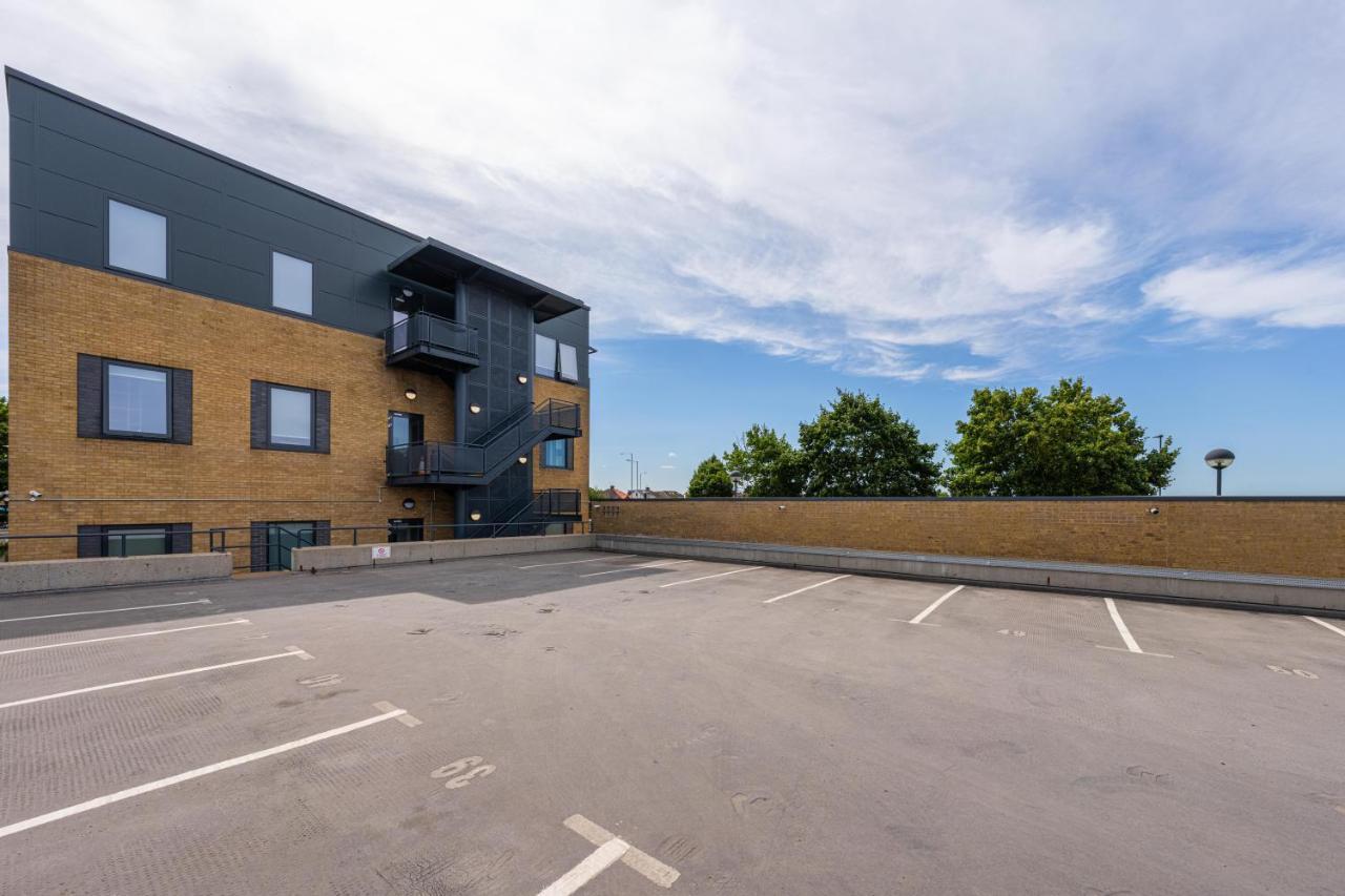 Cozy Apartments - Free Wifi And Parking Onsite Feltham Exterior photo